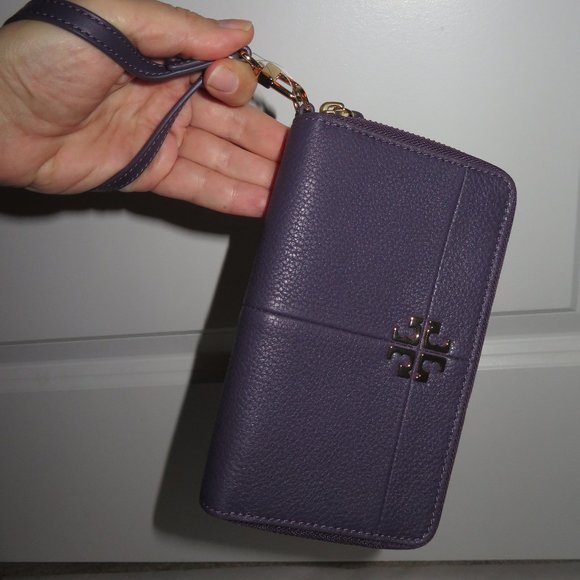 Tory Burch Wristlet In Nightshade Leather - Picture 12 of 12